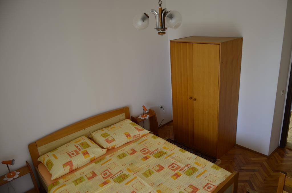 Apartment Anton ปิเนซิตซี ภายนอก รูปภาพ